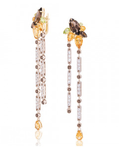Earrings made of white and yellow gold with chrysolite. Artnumber 6730085