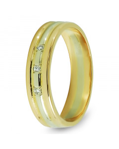 Обручальное кольцо из золота с тремя бриллиантами. Артикул 3026520